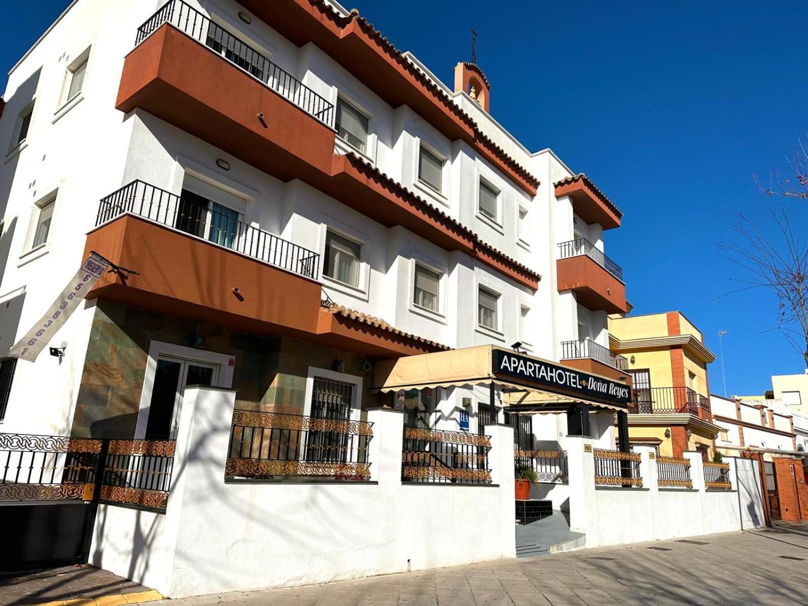 Apartahotel Doña Reyes Chipiona Exterior foto