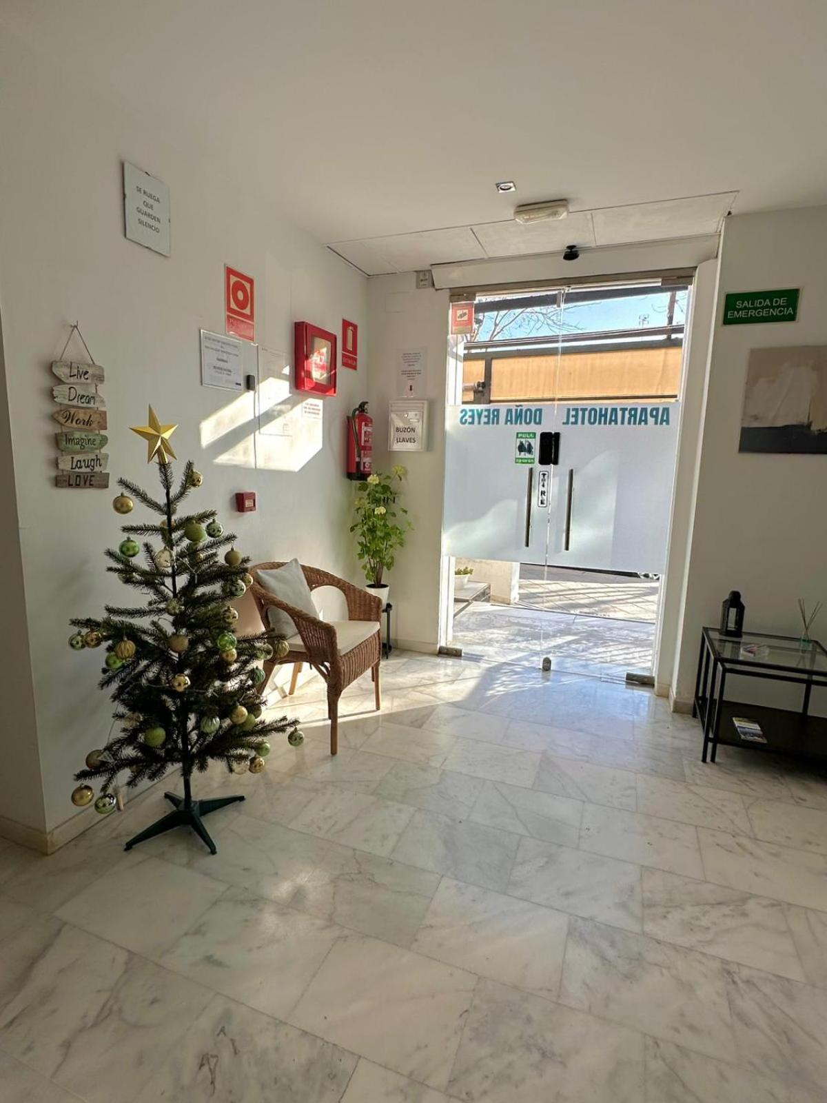 Apartahotel Doña Reyes Chipiona Exterior foto