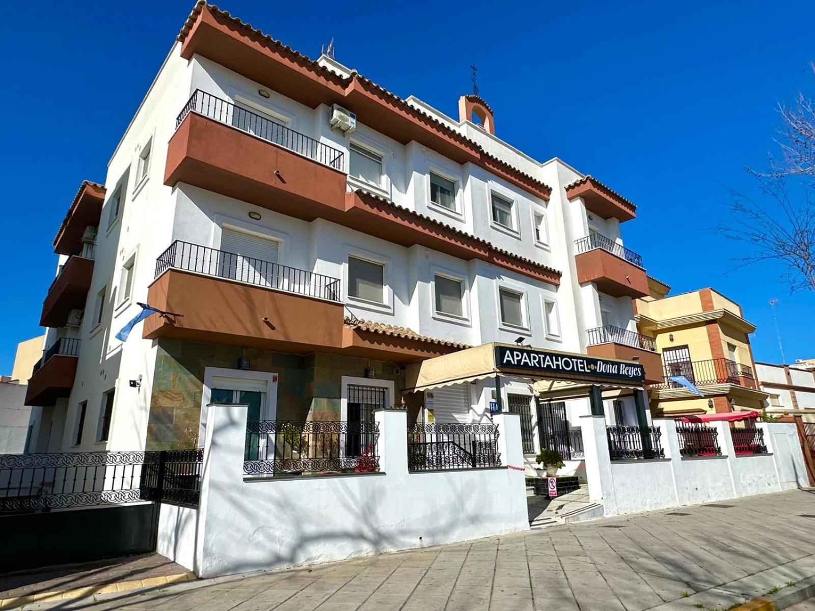 Apartahotel Doña Reyes Chipiona Exterior foto